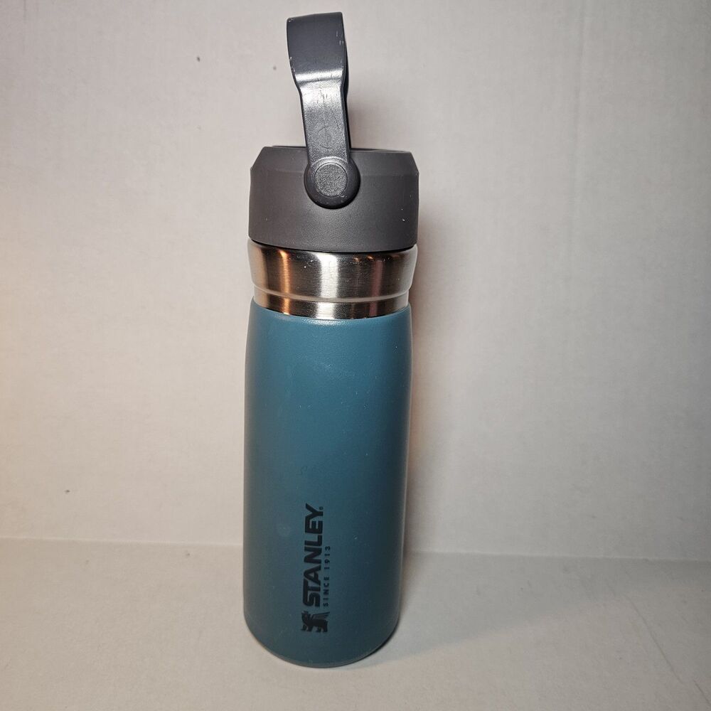 Stanley The Go Flip Straw Water Bottle 22 OZ Blue/Green - Picture 3 of 9